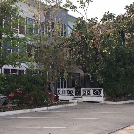 The Zell Hotel Buriram Exterior foto