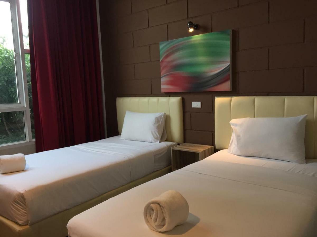 The Zell Hotel Buriram Exterior foto