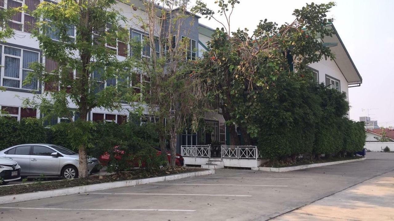 The Zell Hotel Buriram Exterior foto